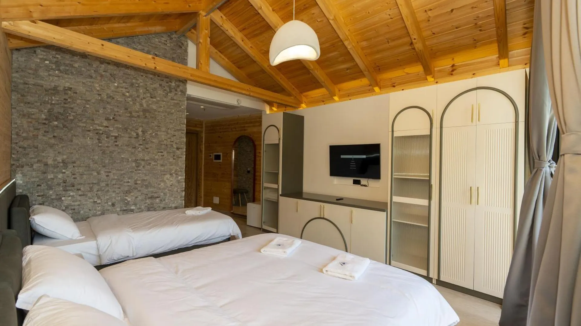 Hotel 5 Stinet Koman