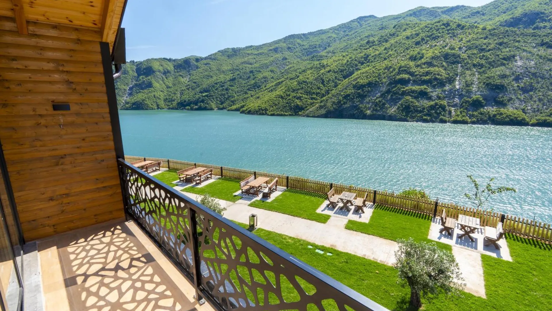 Hotel 5 Stinet Koman ألبانيا