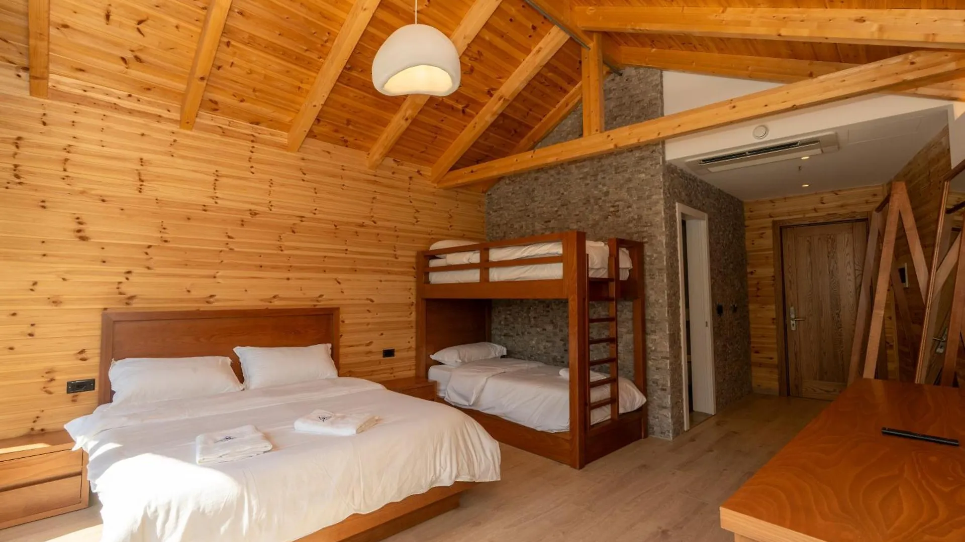 Hotel 5 Stinet Koman