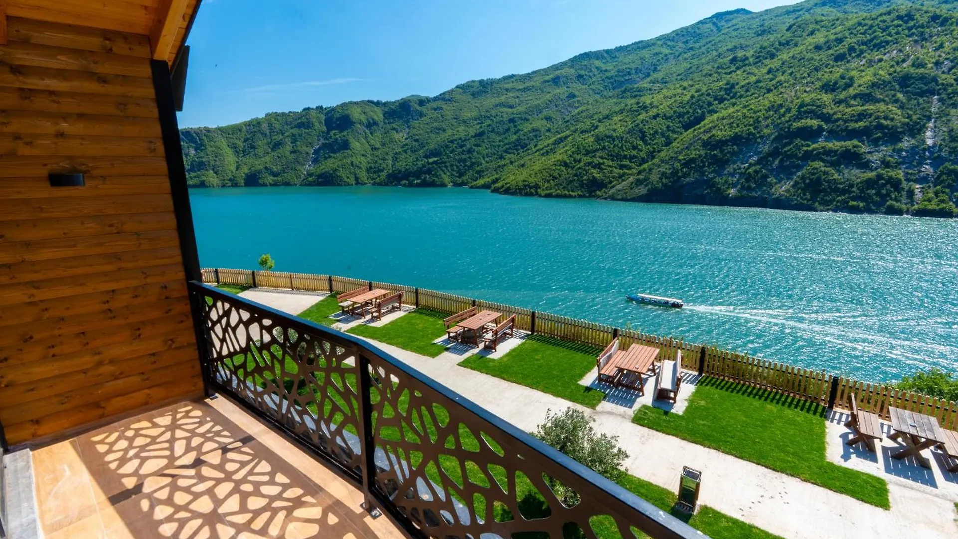 Hotel 5 Stinet Koman